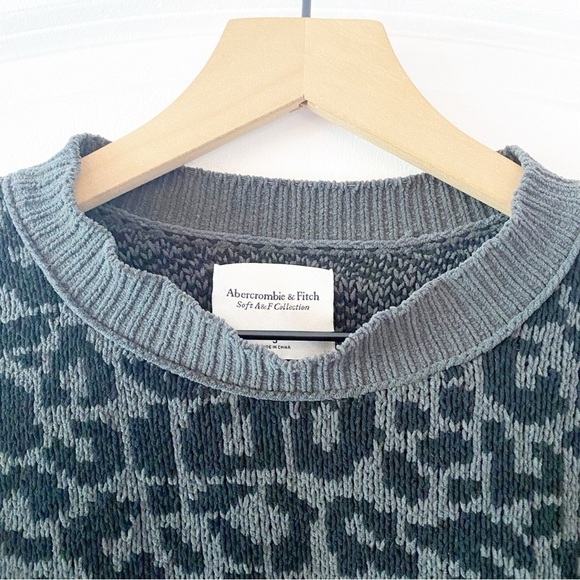 ABERCROMBIE & Fitch Cozy AF Leopard Print High Neck Pullover Sweater - Picture 2 of 8